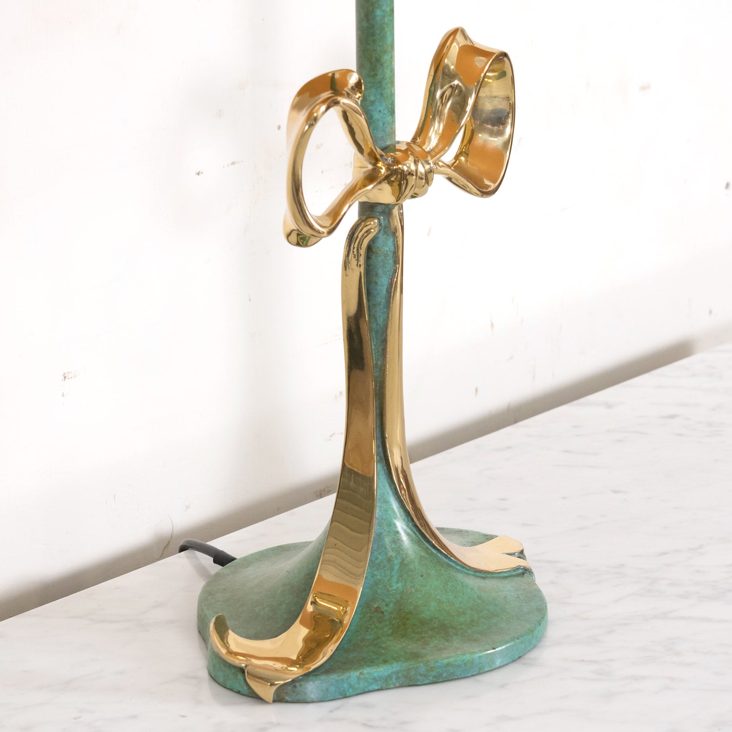 Vintage 20th Century Enameled Bronze Ribbon Table Lamp by Valentí Spain, Signed