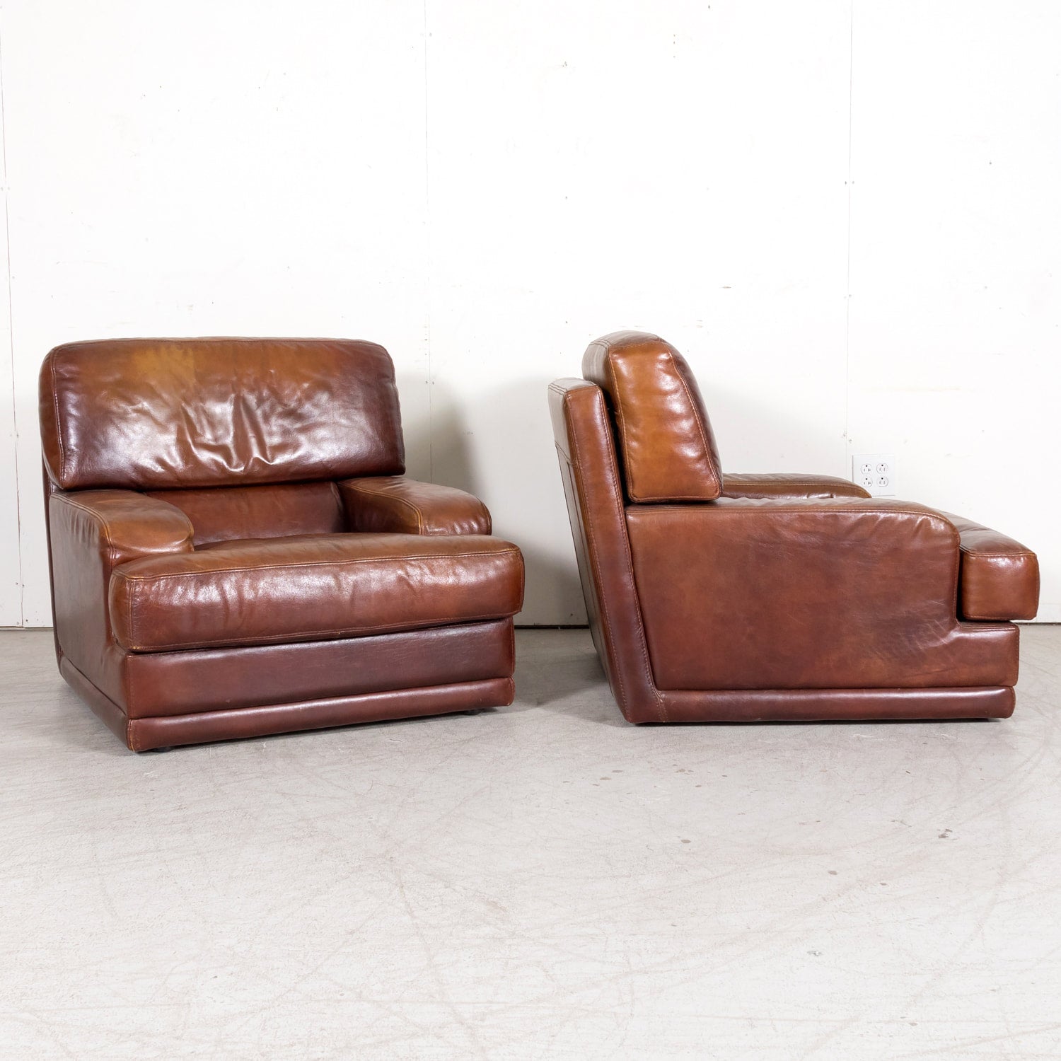 1970s Pair of French Mid-Century Modern Oversized Cognac Leather Armchairs or Lounge Chairs