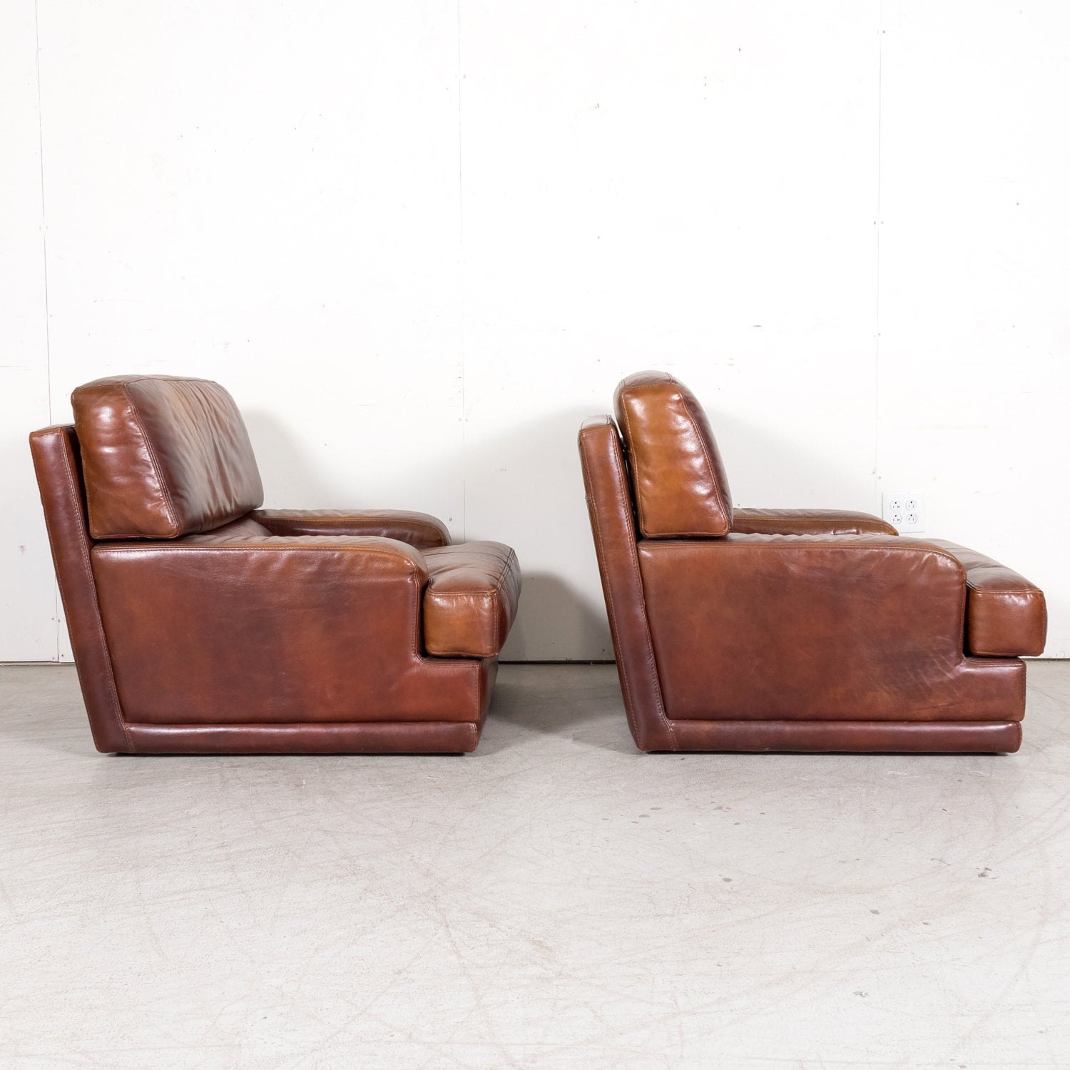 1970s Pair of French Mid-Century Modern Oversized Cognac Leather Armchairs or Lounge Chairs