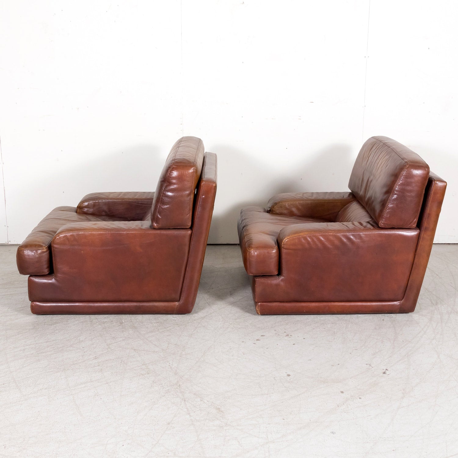 1970s Pair of French Mid-Century Modern Oversized Cognac Leather Armchairs or Lounge Chairs