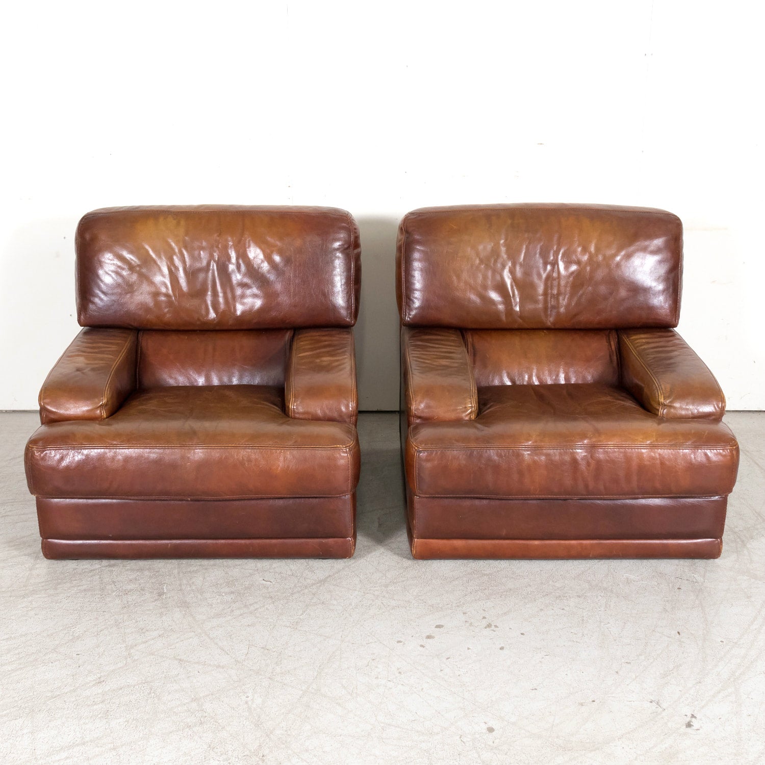 1970s Pair of French Mid-Century Modern Oversized Cognac Leather Armchairs or Lounge Chairs
