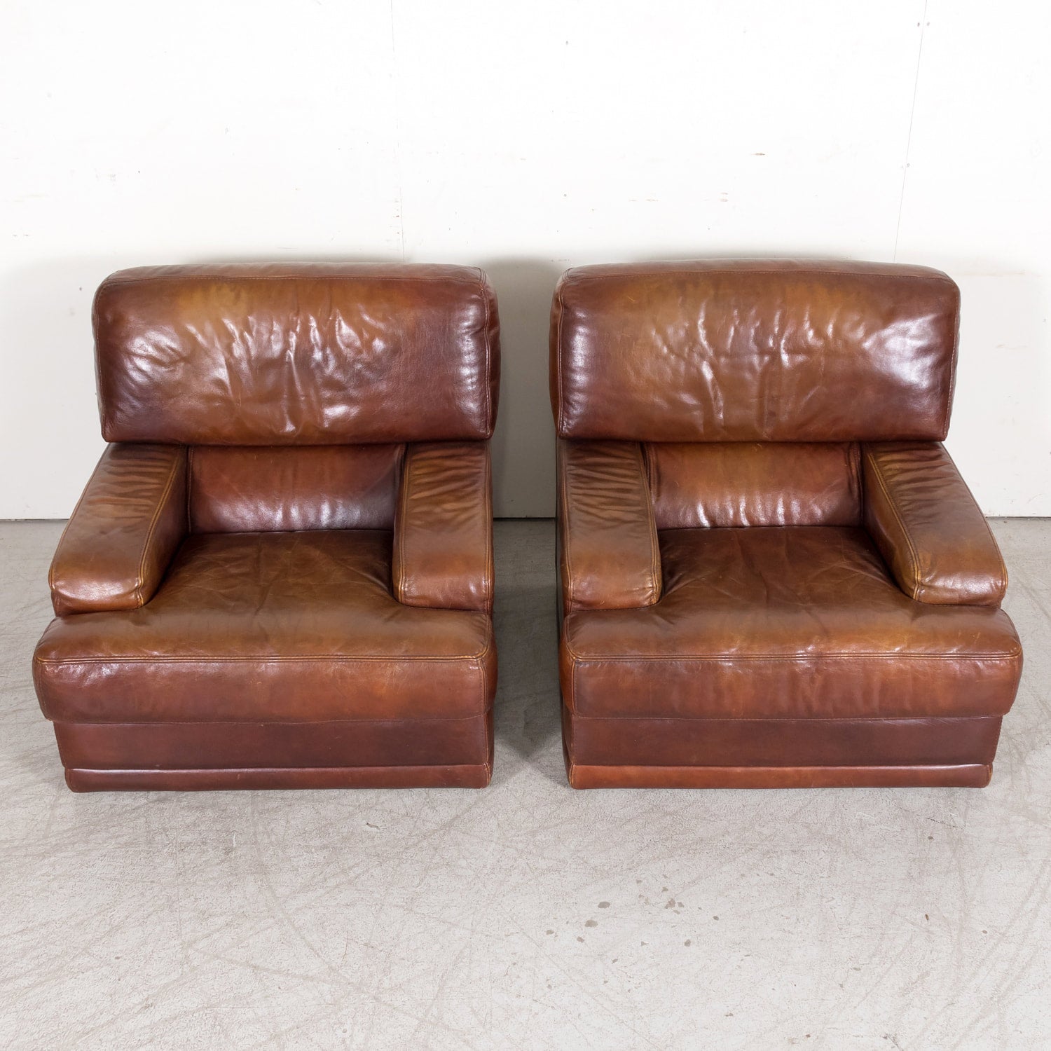 1970s Pair of French Mid-Century Modern Oversized Cognac Leather Armchairs or Lounge Chairs