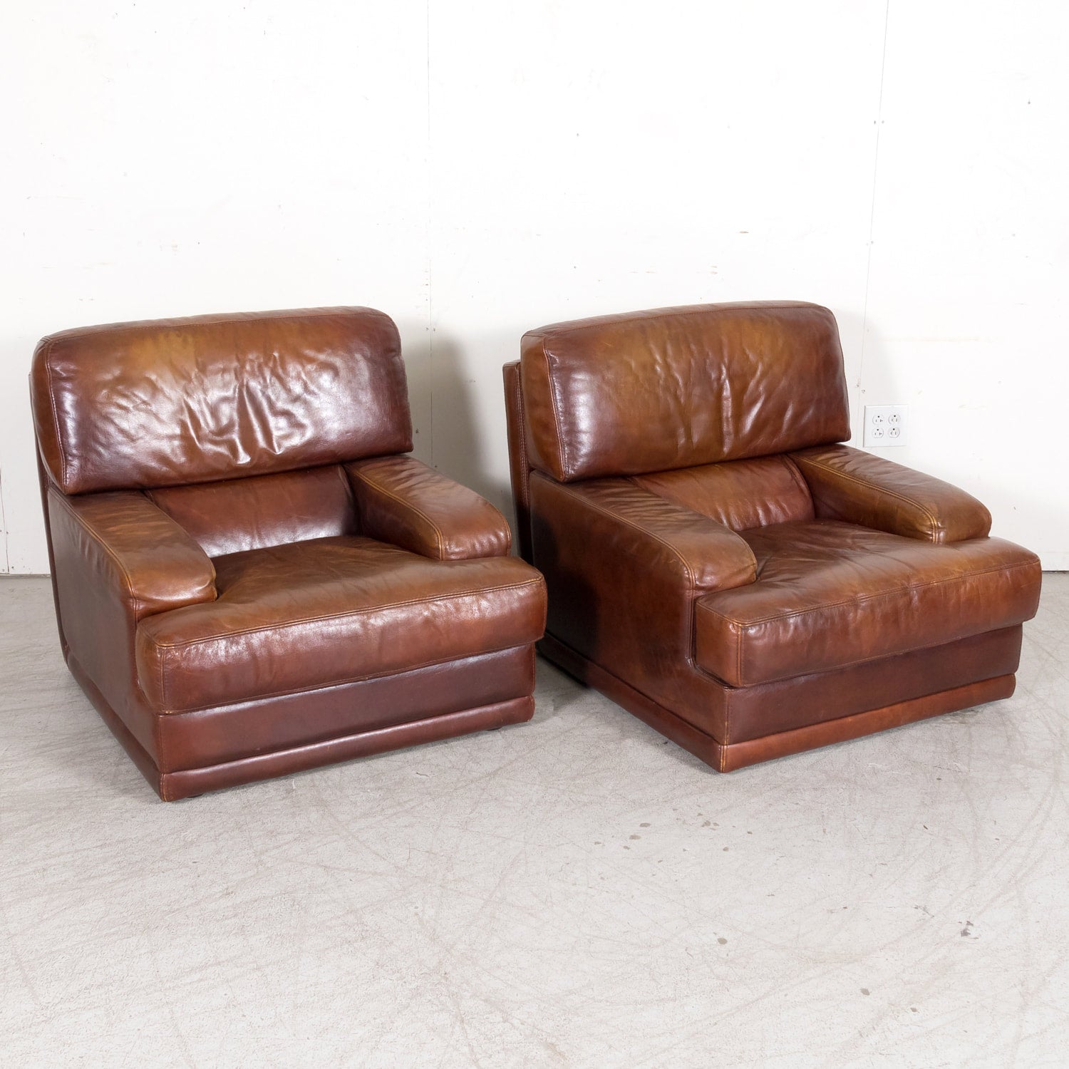 1970s Pair of French Mid-Century Modern Oversized Cognac Leather Armchairs or Lounge Chairs